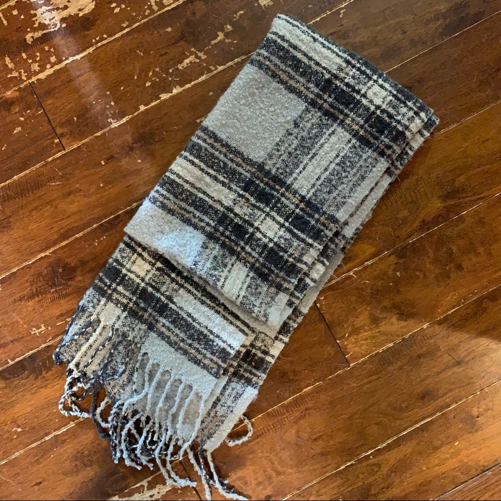 Abercrombie & Fitch Holiday Blanket Scarf